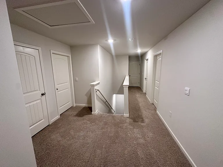 19 Manor Way — Photo 33