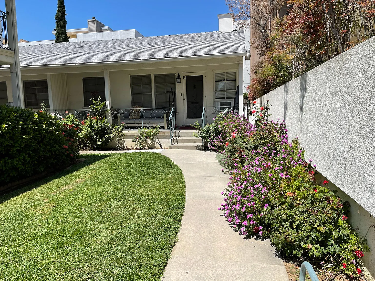 221 S Marengo Avenue — Photo 3