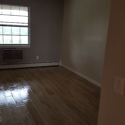 Bedroom allows king size bed