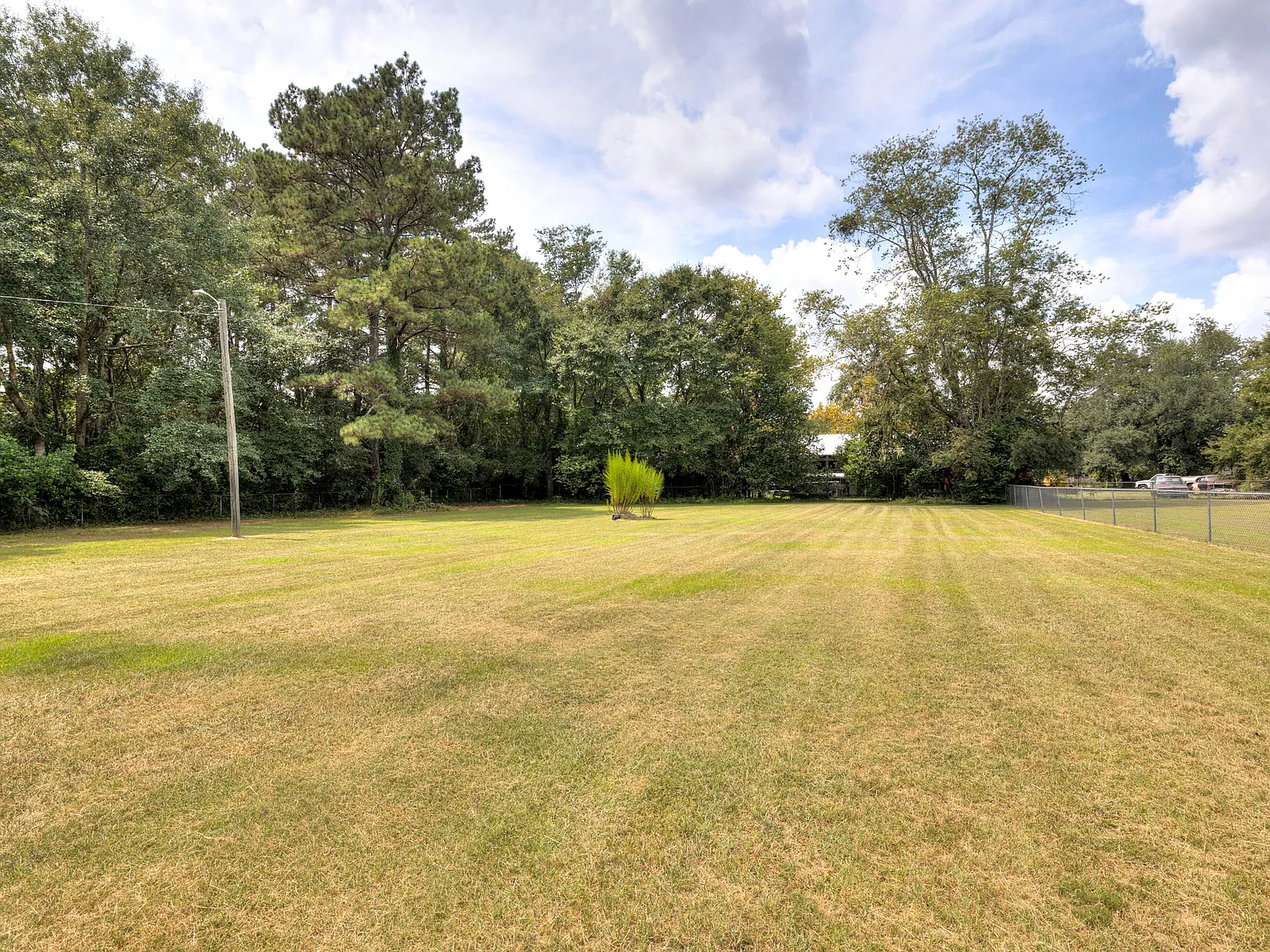 3 bed, 1.0 bath, 1018 sqft, $1,200 — Photo 4