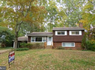 917 Cottage St SW, Vienna, VA 22180