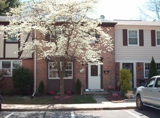 2840 Hogan Ct, Falls Church, VA 22043