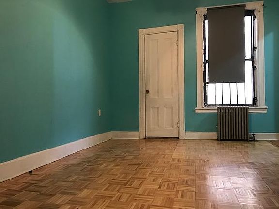 2nd image of 2147 Mapes Ave
