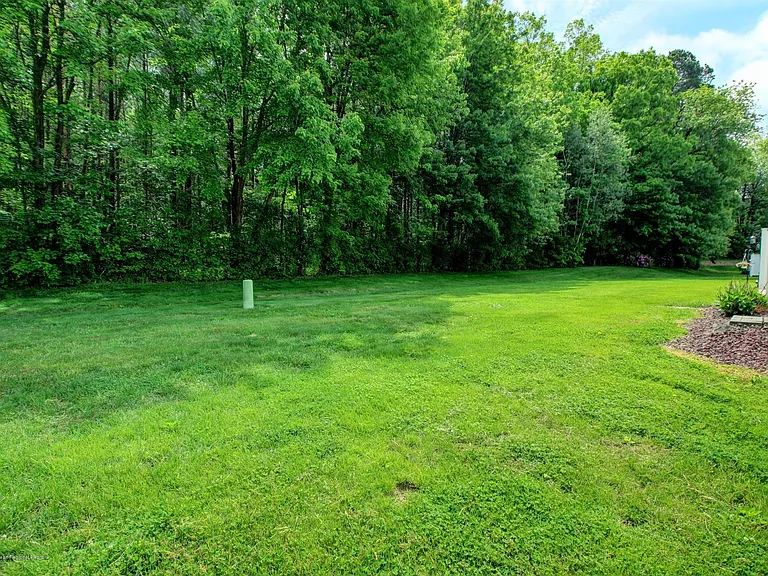 40 Staghorn Dr — Photo 23