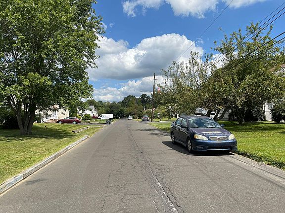 4th image of 1411 Lake Rd