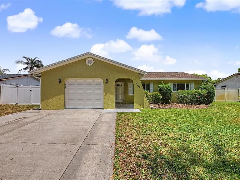4212 Gray Squirrel Ln — Photo 1