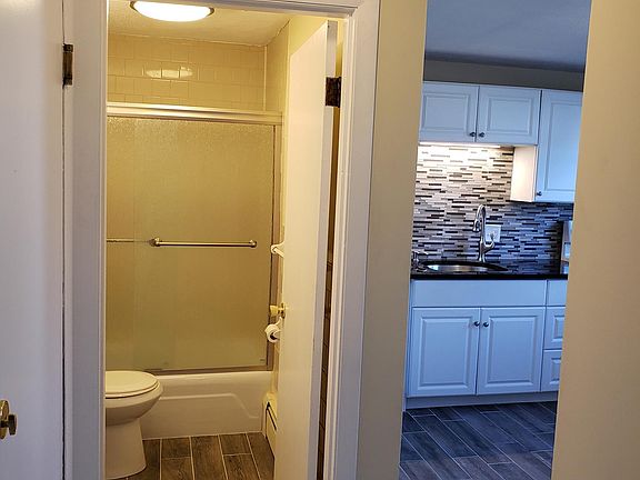 Bath and kitchen entrance.