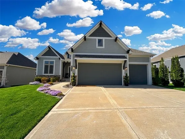 1100 SW Heather Dr, Lees Summit, MO 64081