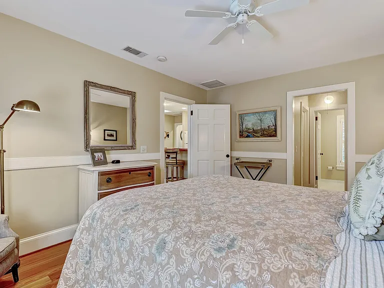 405 E Perry St — Photo 11
