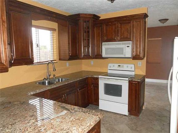 3rd image of 9047 SW 211th Ln