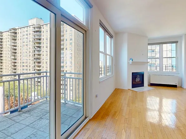 135 Oceana Drive East image 7 of 36