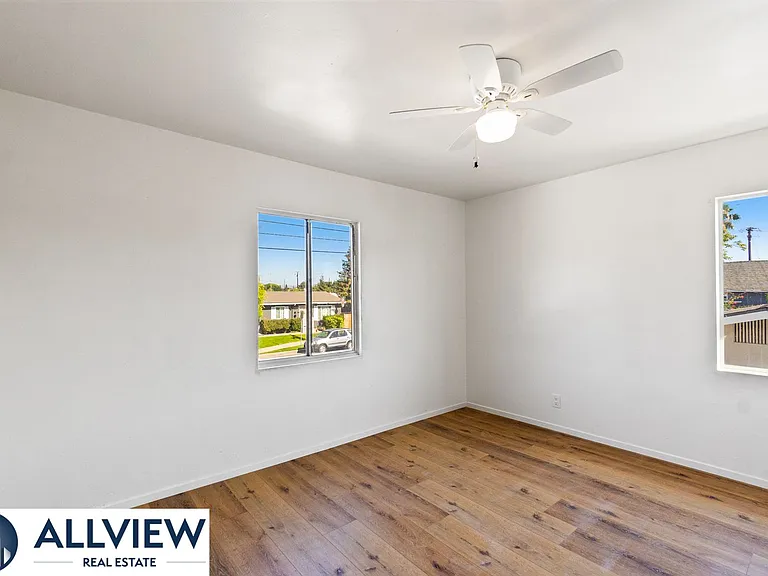 452 South Shaffer Street — Photo 14