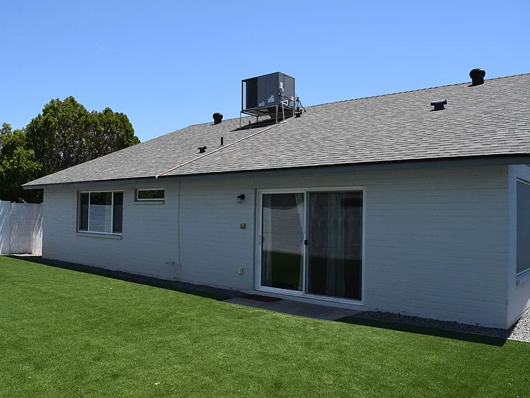 2006 W Silvergate Dr — Photo 3