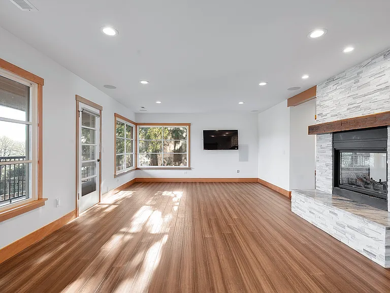 Glenmorrie Dr — Photo 21
