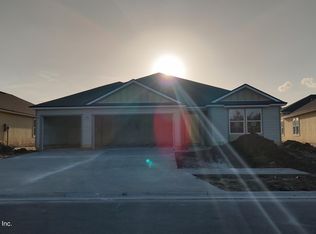 2929 Oak Stream Dr, Green Cove Springs, FL 32043