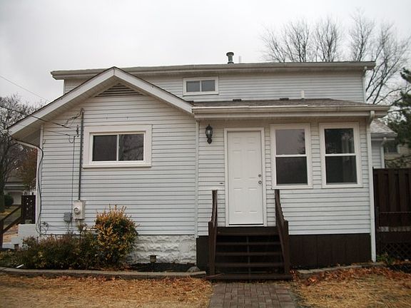 2nd image of 128 N Grove St