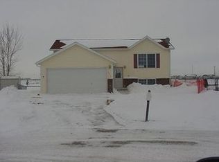 1042 Sheyenne Park Pl, West Fargo, ND 58078