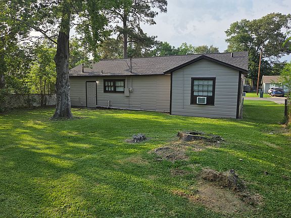 Nice size back yard- no pets allowed