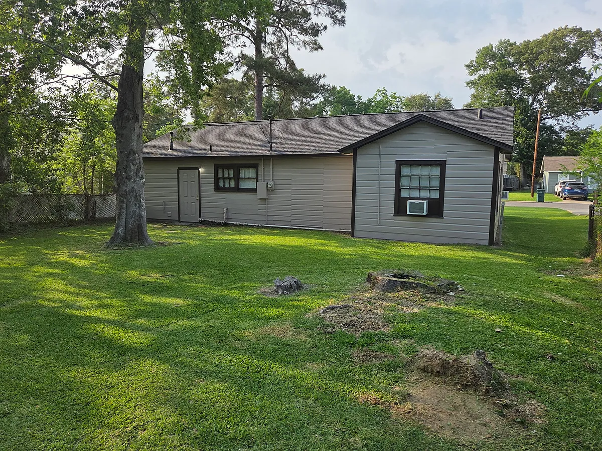 Nice size back yard- no pets allowed - 2455 Hayes Ln