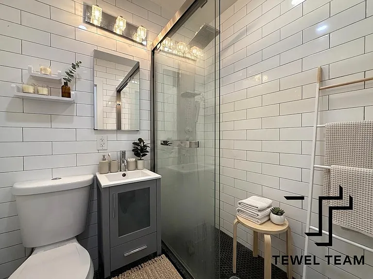 2085 Lexington Ave #4B — Photo 8