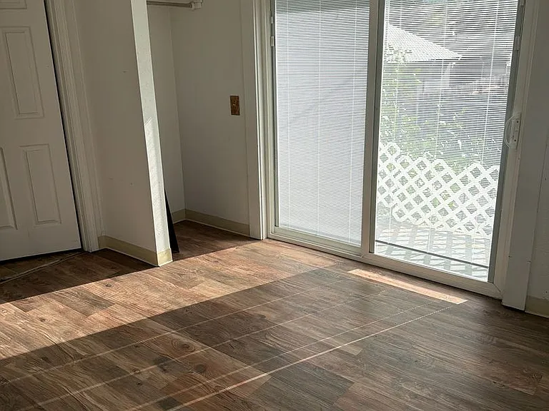 225 N Park St — Photo 15