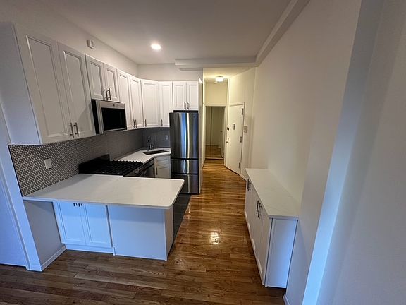 3rd image of 11 Saint Marks Pl APT 7