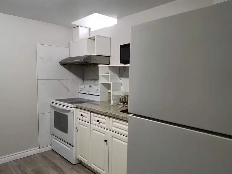 46 Homedale Dr — Photo 1