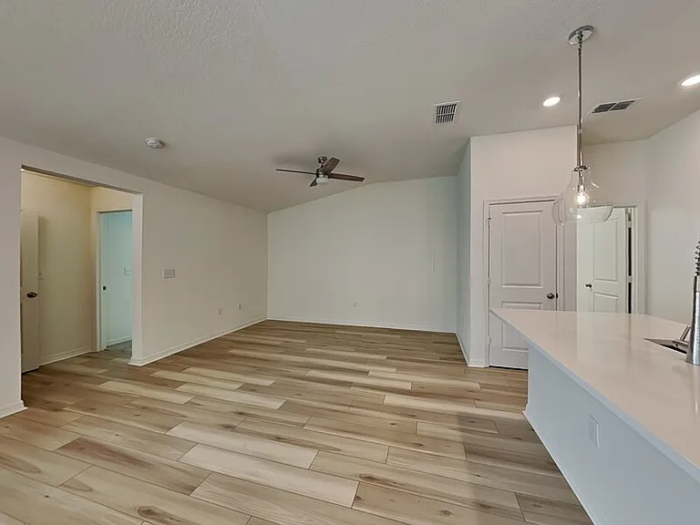 1052 Papaya Cir — Photo 5