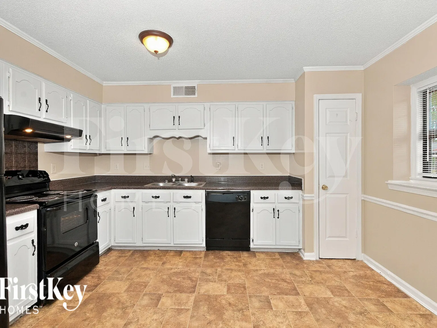 3 bed, 2.0 bath, 1270 sqft, $1,350 — Photo 4