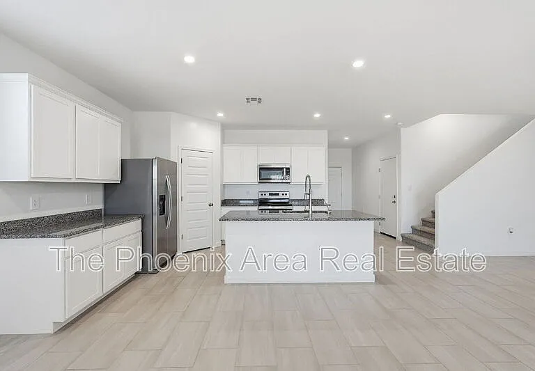 2761 W Seaver Ave — Photo 5