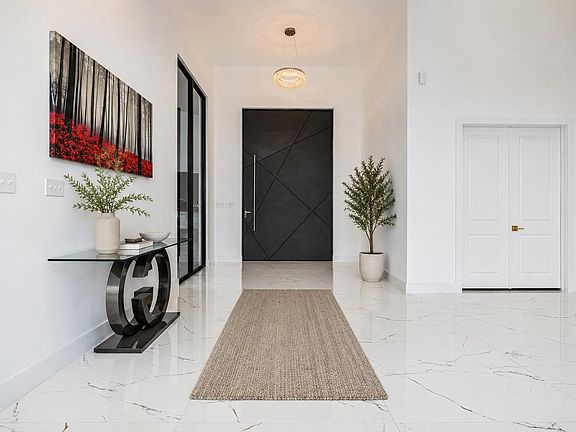 4th image of 110 Songbird Ln