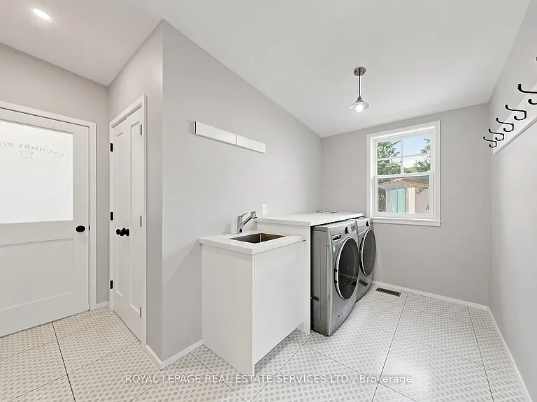 255 Oakwood Cres — Photo 39