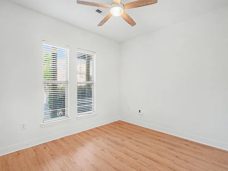1032 Skyline View Way — Photo 9