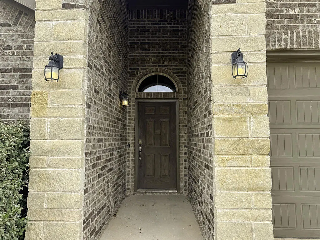 4 bed, 3.0 bath, 2050 sqft, $2,800 — Photo 3