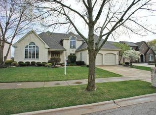 1311 E Camelot Ct, Arlington Heights, IL