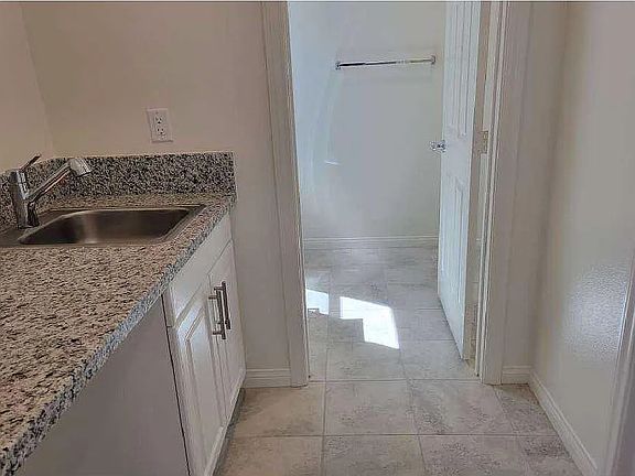 5th image of 2104 Lacy Crossing Dr