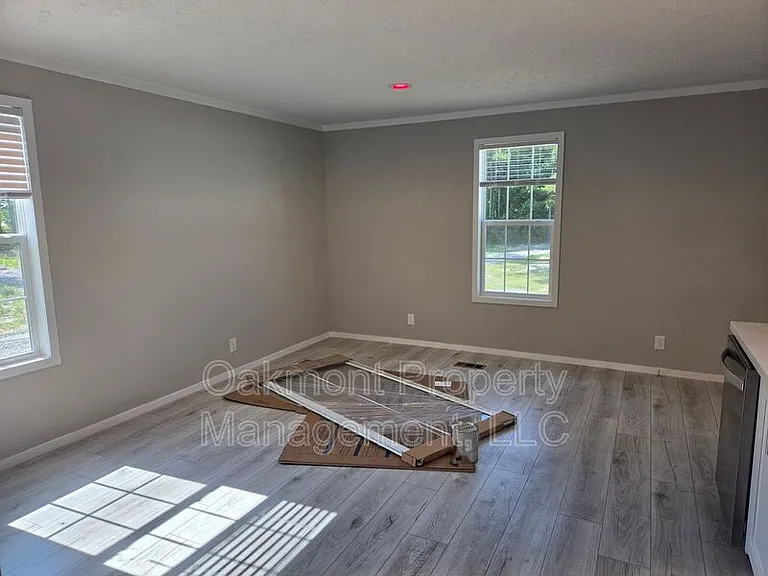 212 Rosewood Ct — Photo 2