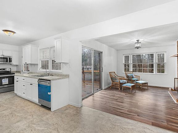 2nd image of 460 Ash St