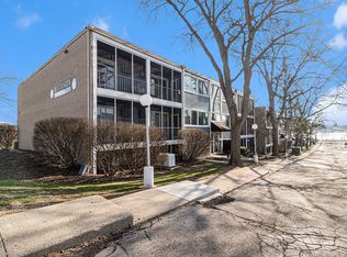 2419 Riverside Dr APT 212, Trenton, MI 48183