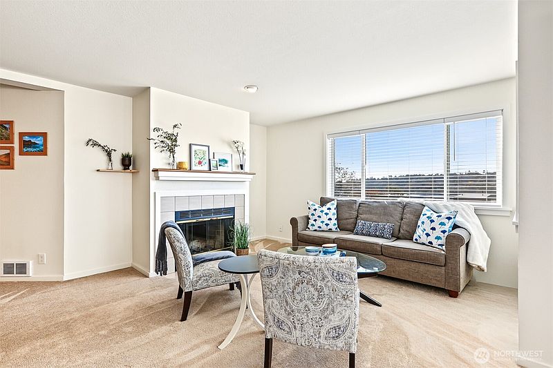 3rd image of 2040 13th Avenue W #11