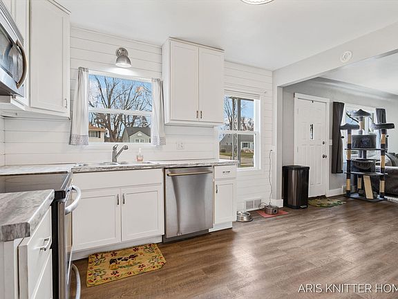 5th image of 515 Ferndale Ave NW