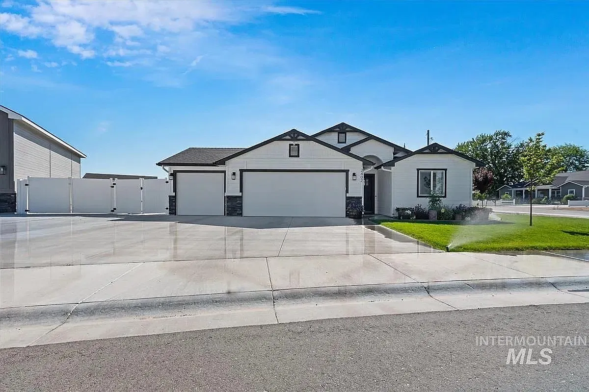 3 bed, 1623 sqft, $2,400 — Photo 1