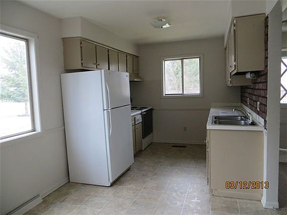 Kitchen w/appliances