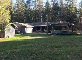 1076 Queens Branch Rd, Rogue River, OR 97537