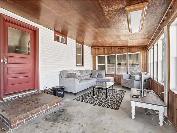 4th image of 15308 Louis Ave