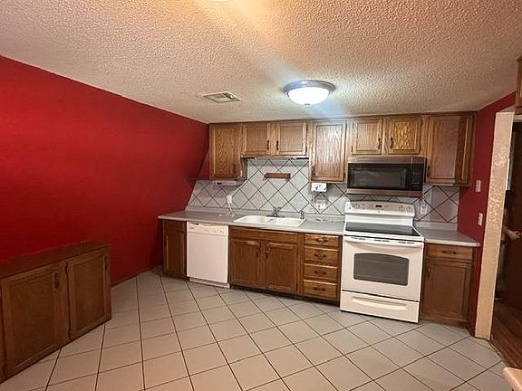 5th image of 304 S 5th St