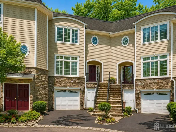 16 Jensen Ct, Old Bridge, NJ 08857