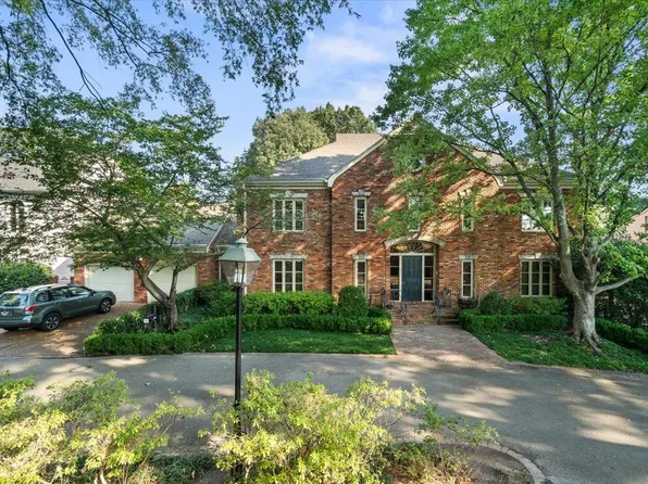 4386 W Cherry Place Dr, Memphis, TN 38117