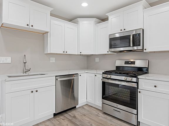 5th image of 226 Riverside Dr