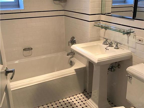 4th image of 350 W 43rd St APT 17H